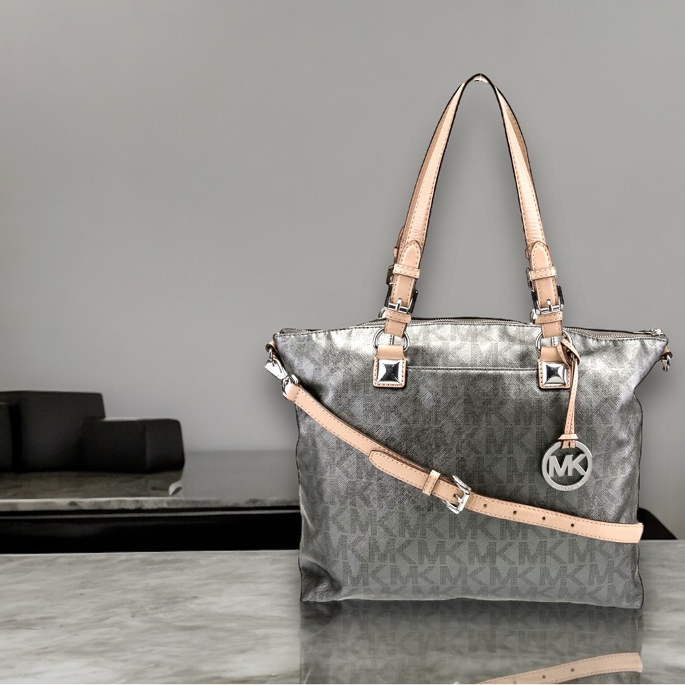 🔥SOLD!!!🔥 Michael Kors metallic Coated Canvas Shoulder Bag